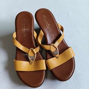 Contesa Italian Shoemakers Mustard Yellow Sandals Size 8.5 Rhinestone Accent